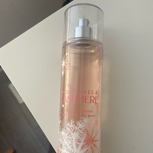 Snow flakes and cashmere bath and body’s works body spray
